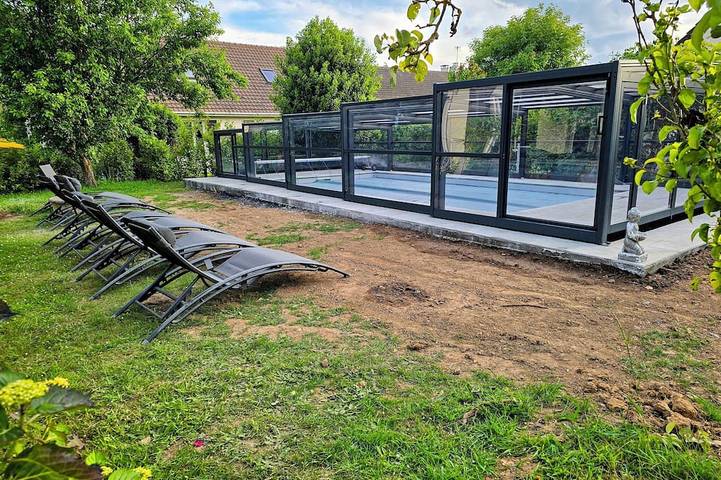 Gîte pour 12 personnes, avec terrasse et jardin à Petiville