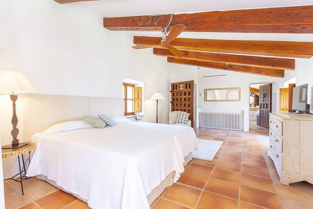 Elegant Restored Mallorca Farmhouse I Surrounded By Olive Groves And Almond. in Valldemossa, Mallorca Westen