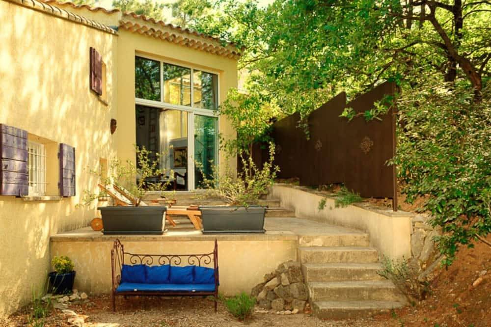Casas rurales con encanto, piscina privada climatizada y solárium interior, exterior privado in Bédoin, Parque natural regional del Mont Ventoux