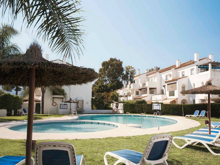 Apartamento de vacaciones para 4 personas, con Balcón y Terraza además de Jardín y Piscina en El Paraíso