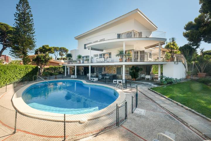 Ferienhaus für 12 Personen, mit Balkon und Garten sowie Sauna