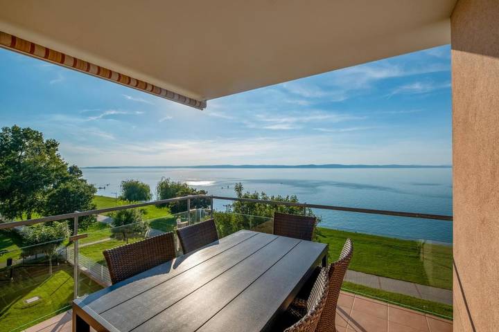 Ferienwohnung für 6 Personen, mit Ausblick und Seeblick sowie Garten in Siofok