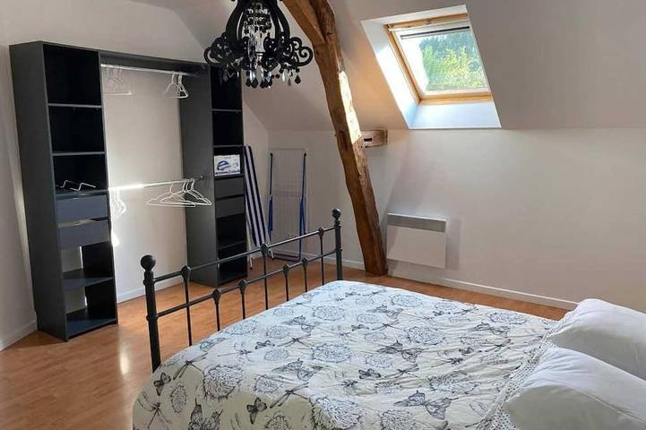 Maison de Village avec Jardin, Parc Privé et Box Fibre, Animaux Bienvenus, à 15 min du Mans in Mézières-sous-Lavardin, Sarthe