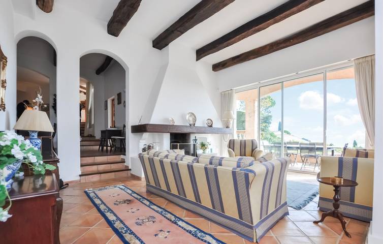 219 qm Wohnung mit AC, Parkplatz, Terrasse, Pool & WiFi bei Mandelieu-la-Napoule in Mandelieu-la-Napoule, Mittelmeerküste (Frankreich)