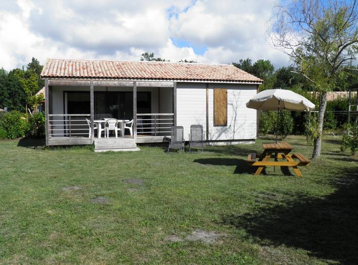 Chalet pour 5 personnes, avec piscine ainsi que terrasse et jardin
