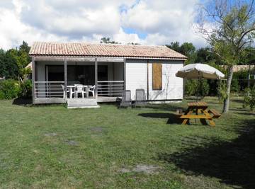 Maison de campagne pour 5 personnes, avec piscine ainsi que terrasse et jardin à Hourtin