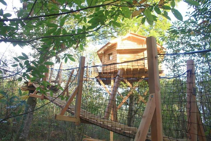 Location de vacances pour 4 personnes, avec Terrasse ainsi que Jardin et Vue à Saint-Front-d'Alemps
