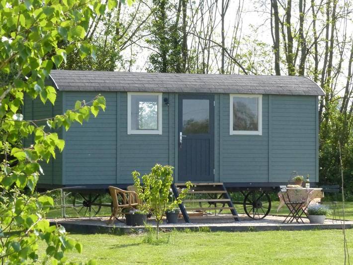 Location de vacances pour 2 personnes, avec Terrasse ainsi que Jardin et Vue à Serley