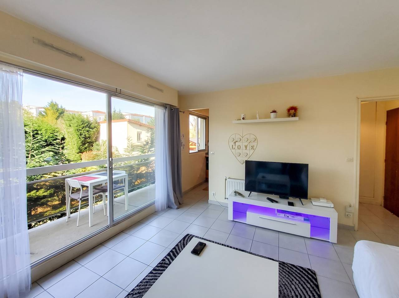 Appartement entier, Appartement moderne aux Pavillons-sous-Bois - 24 m² + Terrasse in Les Pavillons-sous-Bois, Seine-Saint-Denis
