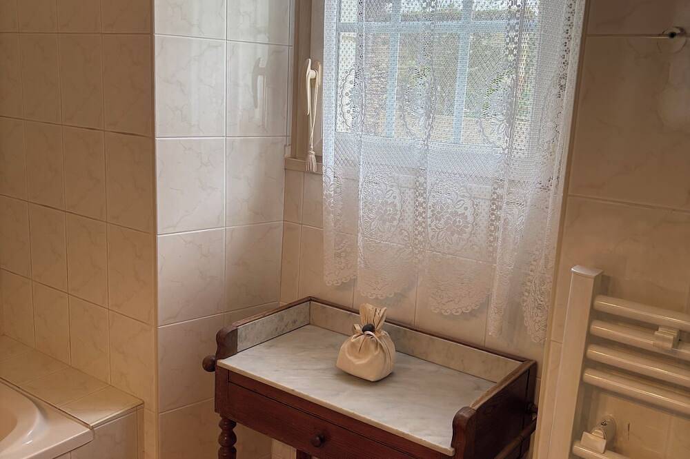 Le gite de mamie Francette: une adorable petite maison en pierre avec du cachet in Vellèches, Vienne (France)