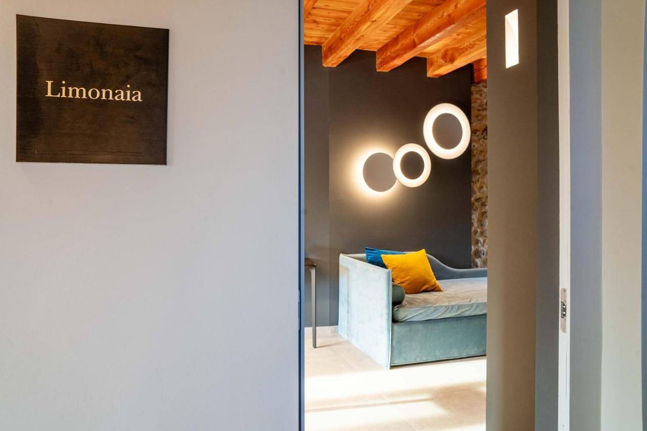 Borgoluna Luxury Holiday House in San Felice del Benaco, Prealpi Gardesane