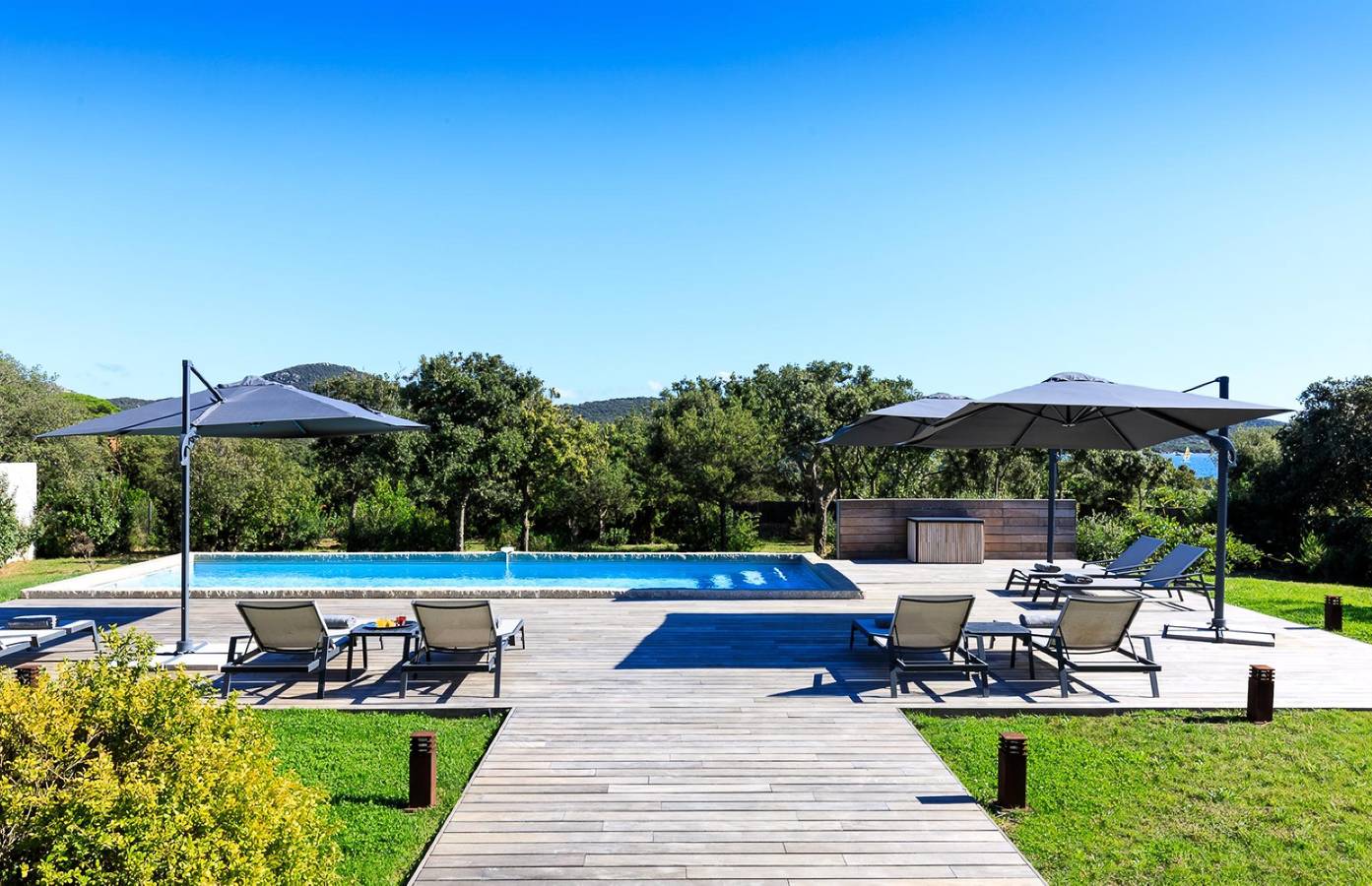 Stylish Signature Villa with Heated Pool close to the Beach in Pianotolli-Caldarello, Distrito de Sartène