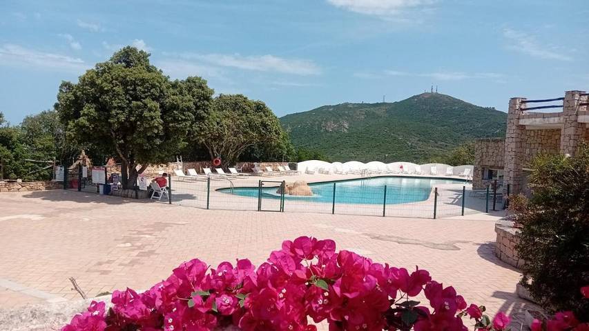 Location de vacances pour 6 personnes, avec jardin ainsi que piscine et vue, adapté aux familles dans Sole Ruiu - 3