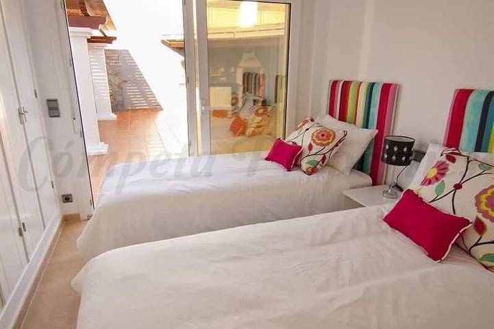 Villa de luxe neuve, 5 chambres, 5 salles de bain, piscine privée in Canillas de Albaida, Cordillera Penibética