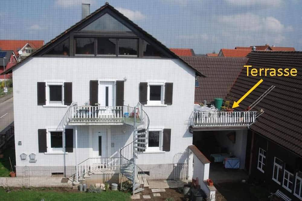 Ganze Wohnung, Ferienwohnung 100qm 4 Zimmer Terasse 25qm 1 Garage und 1 Stellplatz - in Europa-Park, Kappel-Grafenhausen