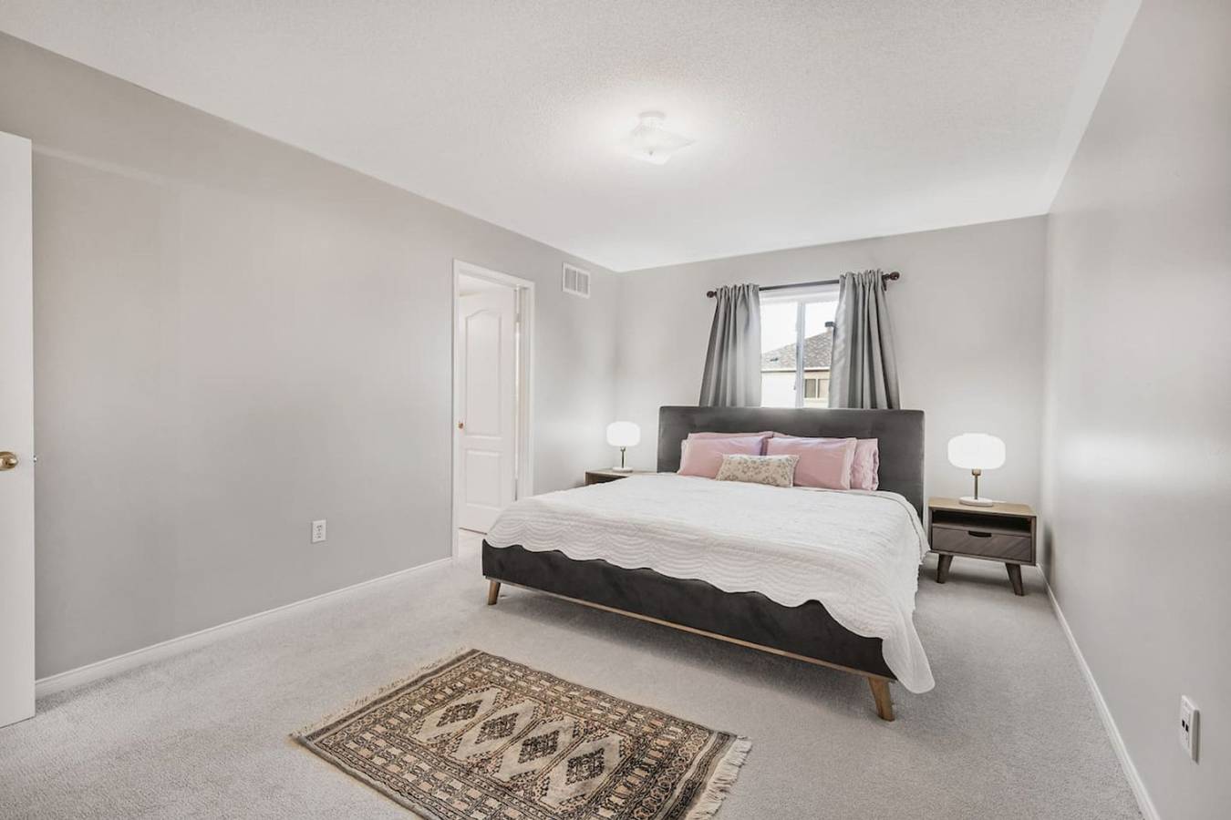Spacious Whitby Haven: 3Br Home + Parking in Whitby (Canada), Lake Ontario (Canada)
