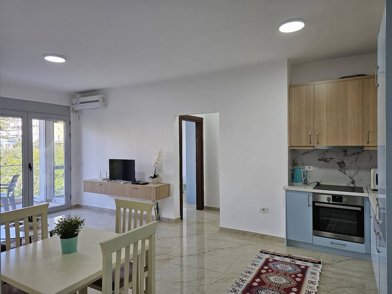 Ganze Wohnung, Ferienwohnung für 3 Personen mit Balkon in Sarandë, Vlorë