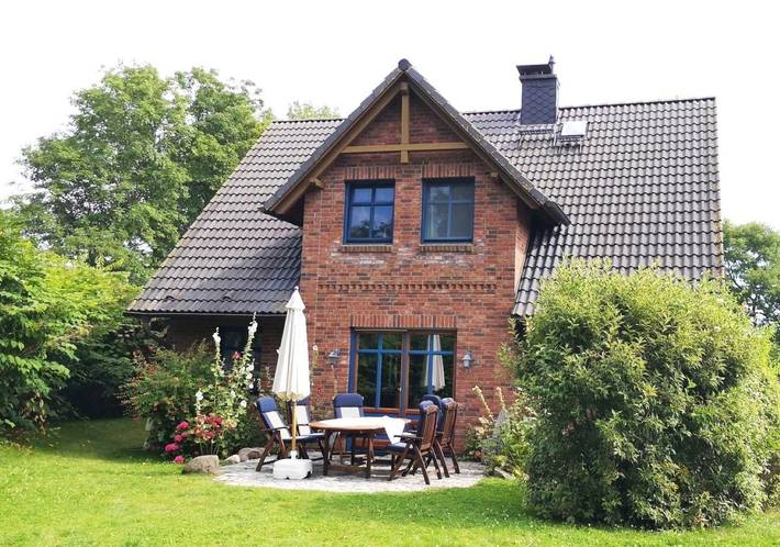 Ferienhaus für 7 Personen, mit Terrasse und Garten in Putgarten