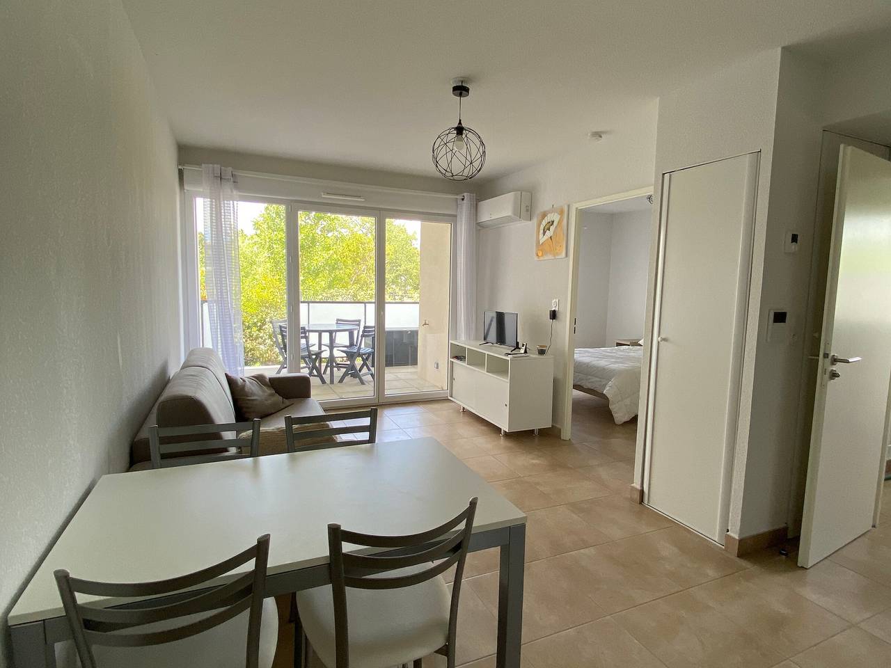 Entire apartment, Modern 1Br Apartment with A/C, Terrace & Parking, Sleeps 4 in La Côte Vermeille, Argelès-sur-Mer