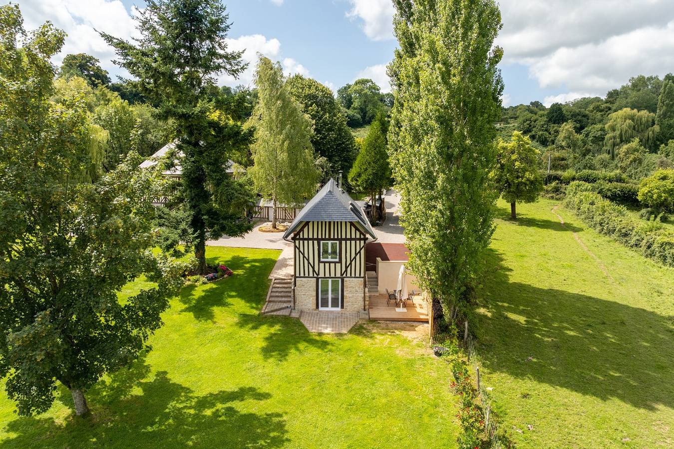 Maison de caractère normand à colombage en peine nature avec furo japonais in Coquainvilliers, Région de Lisieux