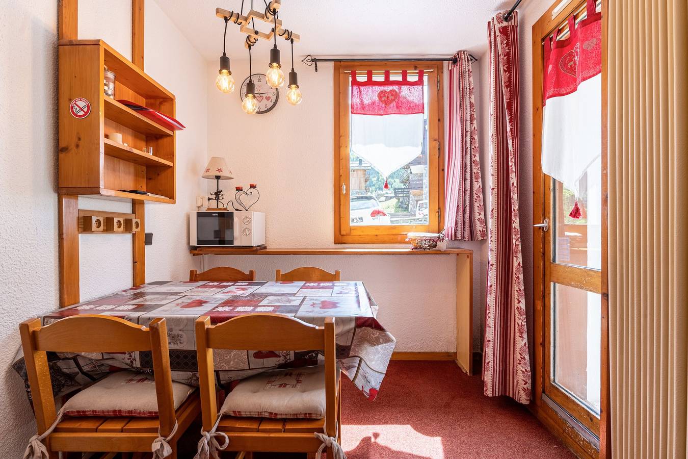 Ganze Wohnung, Ferienwohnung 'La Bûche' mit Bergblick und privater Terrasse in Valmorel, Les Avanchers-Valmorel