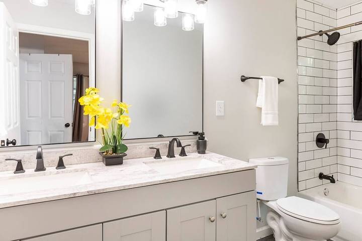 Vacation rental for 8 people, with terrace and yard in East Point