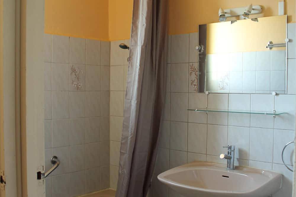 Seasonal rental of a villa in the countryside in Meynes, Nimes region