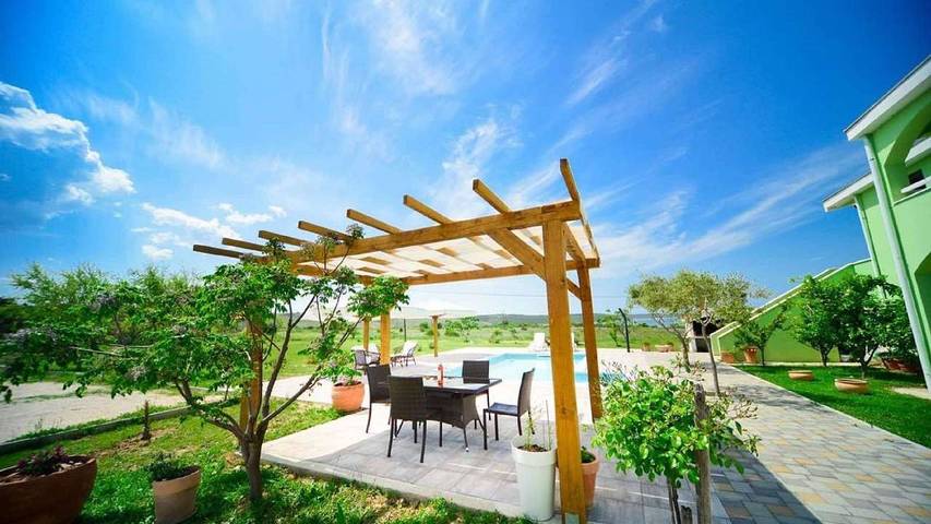 Ferienwohnung für 3 Personen, mit Terrasse und Pool - 1
