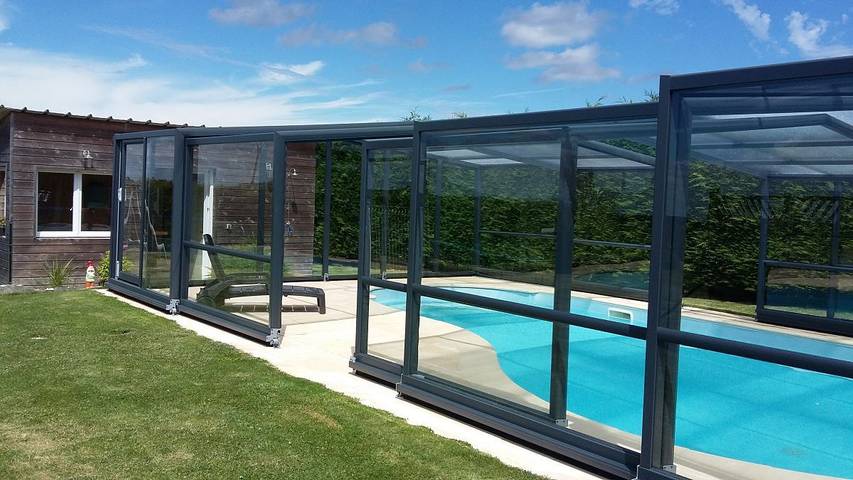 Gîte pour 4 personnes, avec Jacuzzi et Terrasse ainsi que Jardin et Piscine à Jugon-les-Lacs