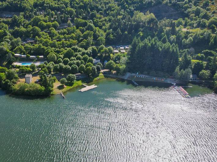 Location de vacances pour 4 personnes, avec Terrasse ainsi que Piscine et Vue à Pourcharesses