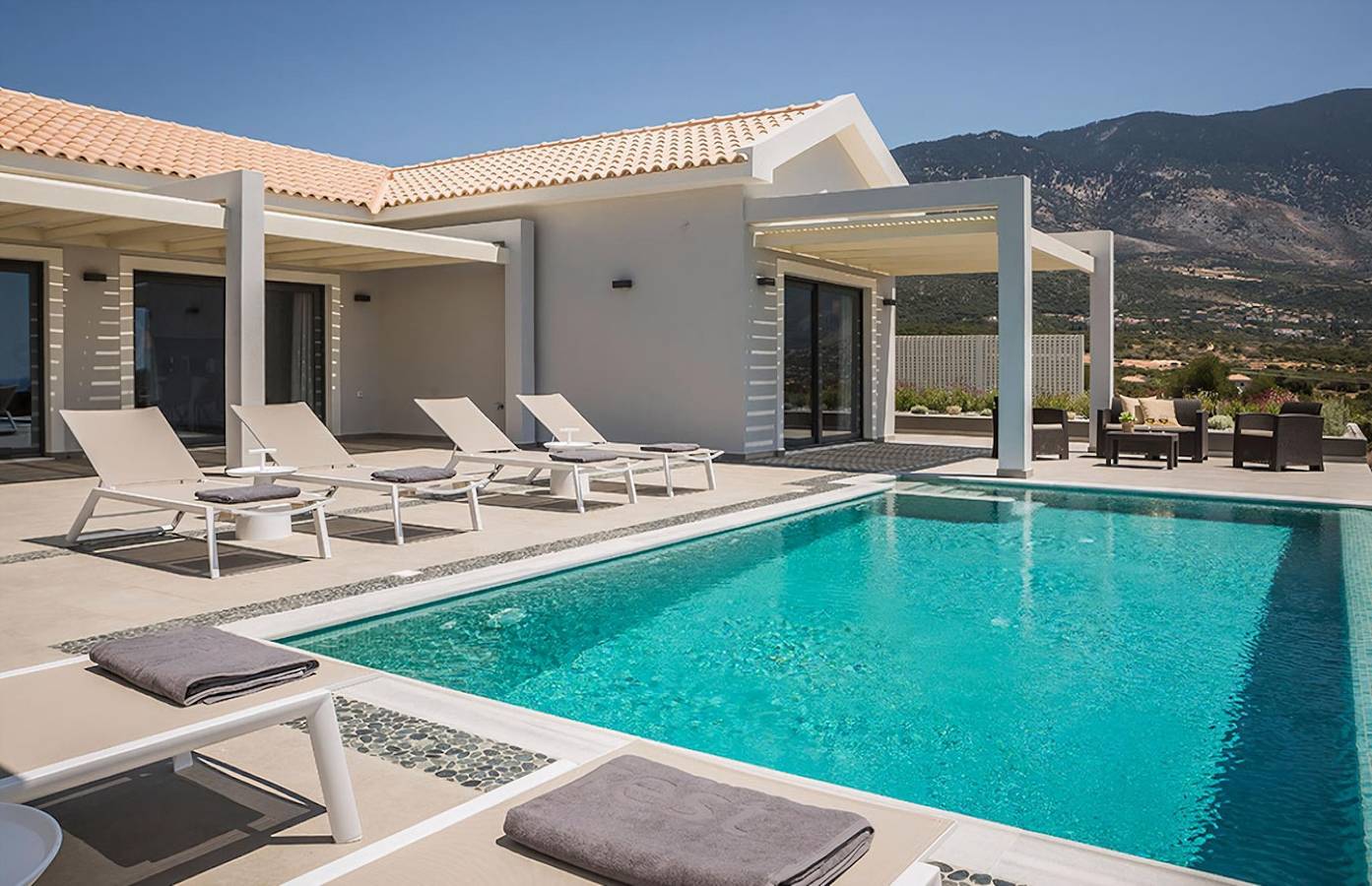 Stylish Villa with Ainos and Sea Views set in Mature Gardens near Trapezaki in Καραβάδο, Κεφαλονιά