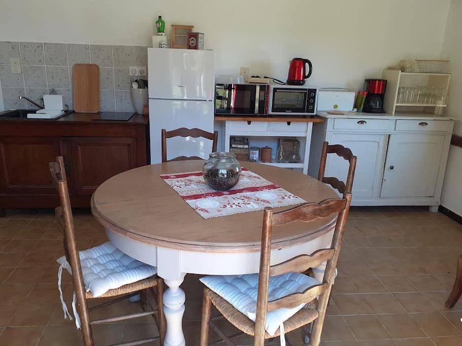 Appartement entier, Two-Bedroom Apartment in Le Buisson-de-Cadouin, Périgord Pourpre