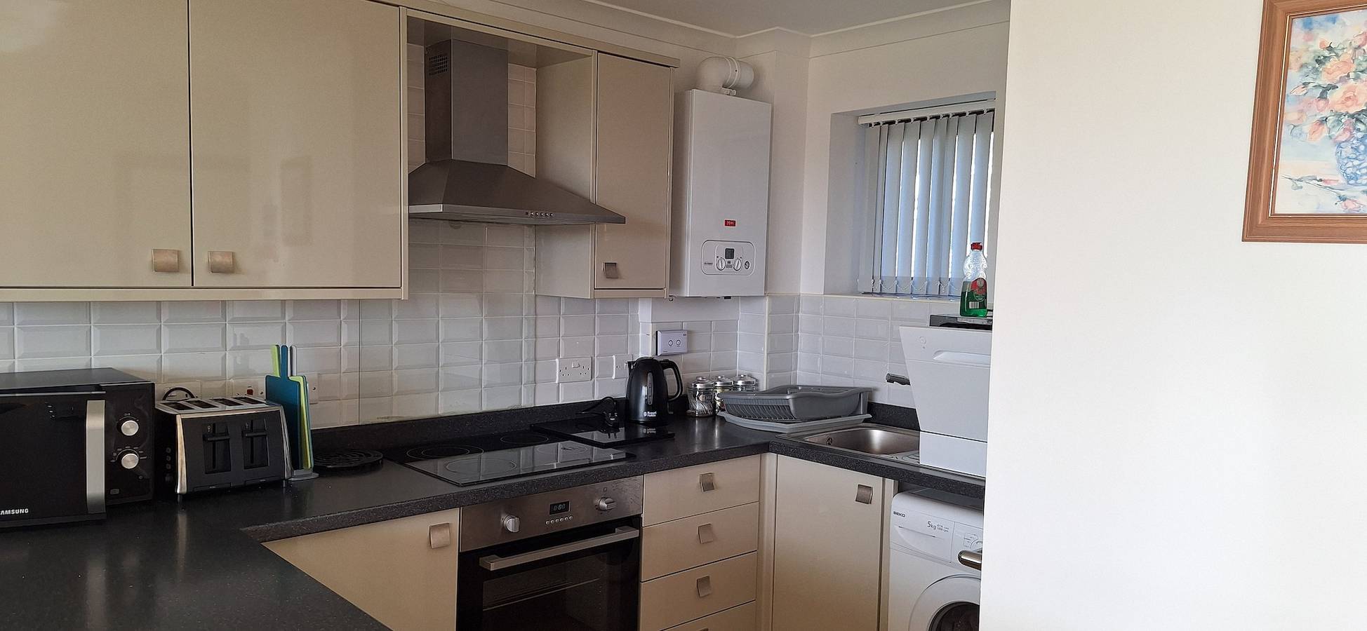 2 Bed Cottage - Sleeps 4- Parking - Wifi in Swansea region