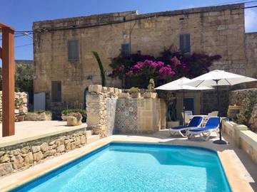 Chambre d’hôte pour 2 personnes, avec jardin ainsi que vue et piscine, animaux acceptés dans Sannat
