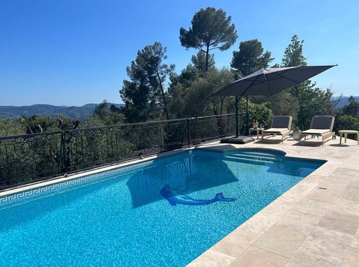 Villa pour 8 personnes, avec vue sur le lac et terrasse ainsi que jardin et piscine