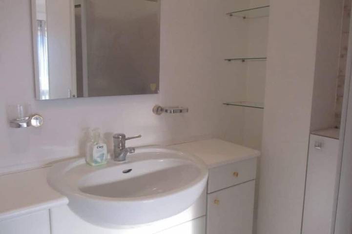 Entire apartment, Quiet studio, balcony with lake view, parking, near the spa, close to the center in Aix-les-Bains, Chambéry region