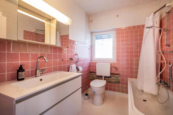 Ferienhaus für 6 Personen, mit Balkon und Whirlpool sowie Terrasse und Garten in Büsum - 3