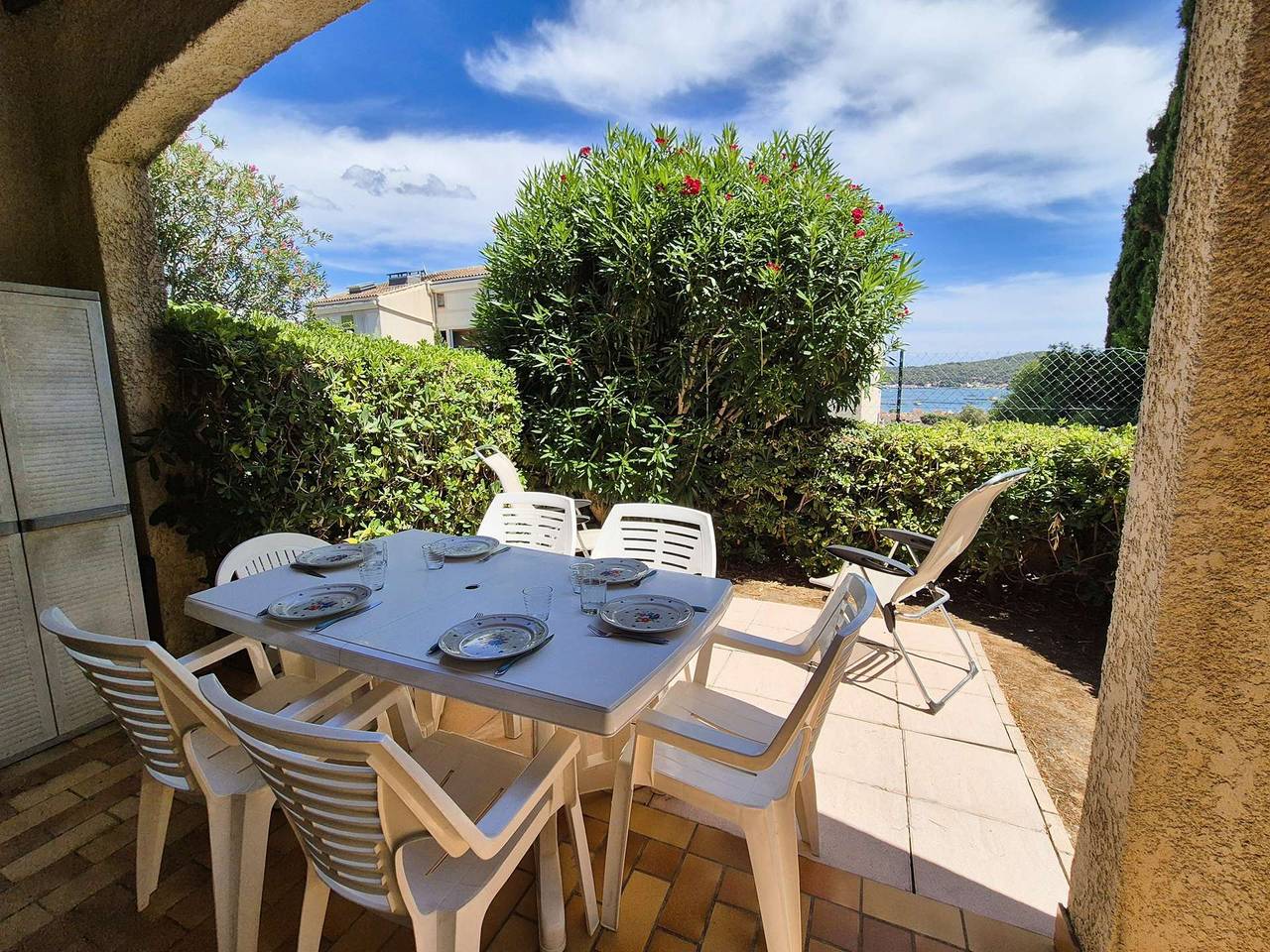 Ganze Ferienwohnung, Meerblick, Garten mit Grill, Klimaanlage. in La Seyne-sur-Mer, Toulon Region