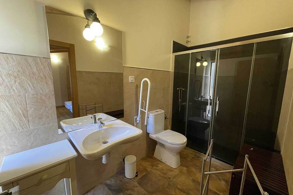 La Casa del Baile es Casa Encantadora de Estilo Moderno y Amplios Espacios in Madarcos, Madrid Province