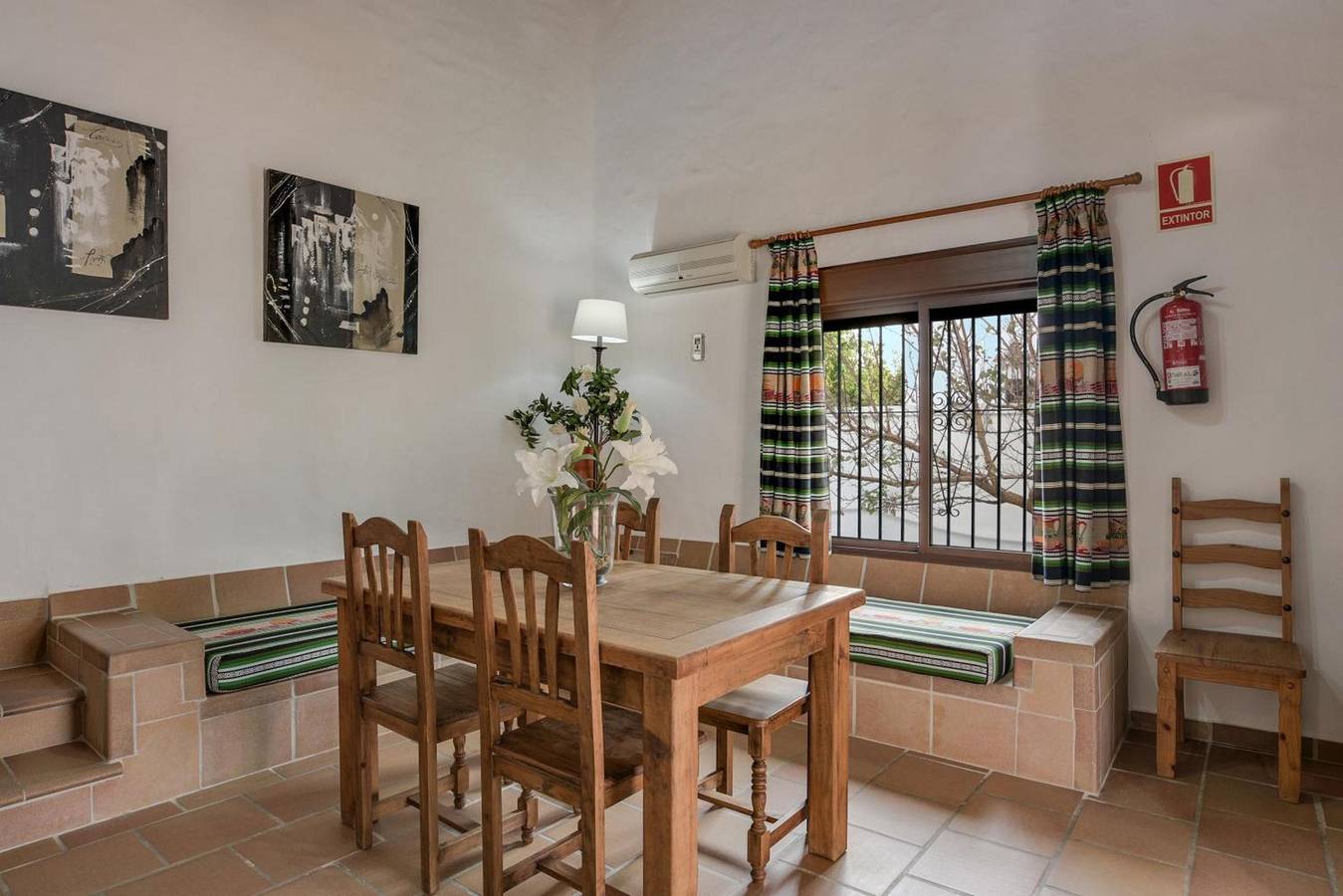 Casa vacacional 'Miguelin 8' con piscina compartida, Wi-Fi y aire acondicionado in Playa de Zahora, Barbate