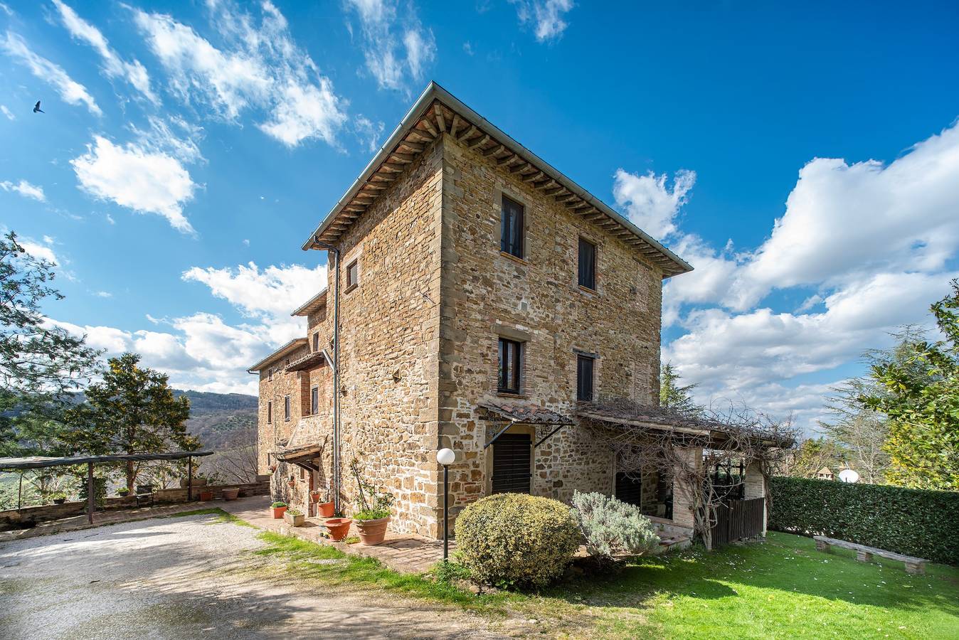 Appartamento 'Girasole ad Antico Casale '700' con piscina condivisa e Wi-Fi in Umbertide, Valtiberina