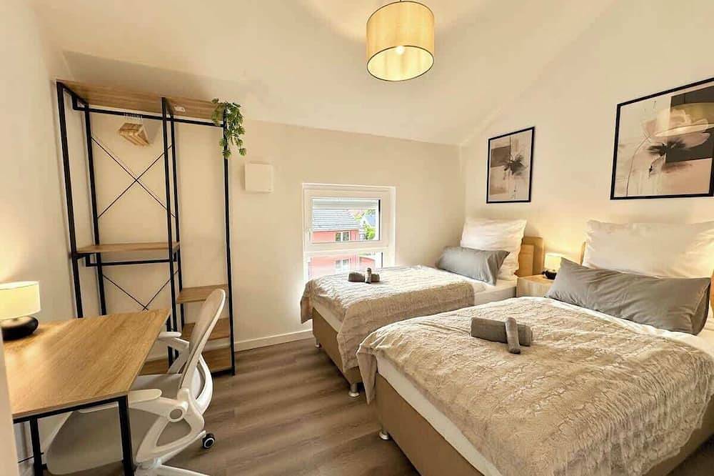 Ganze Wohnung, Exklusive Penthousewohnung  + Terrasse & Parkplatz in Henstedt-Ulzburg, Kreis Segeberg