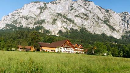 Ferienwohnung für 4 Personen, mit Garten und Seeblick sowie Balkon in Steinbach am Attersee