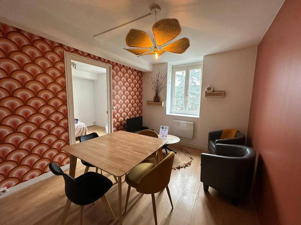 Appartement entier, Appartement en face du parc de l'Arbresle refait à neuf en janvier 2026 in L'Arbresle, Lyon et ses environs