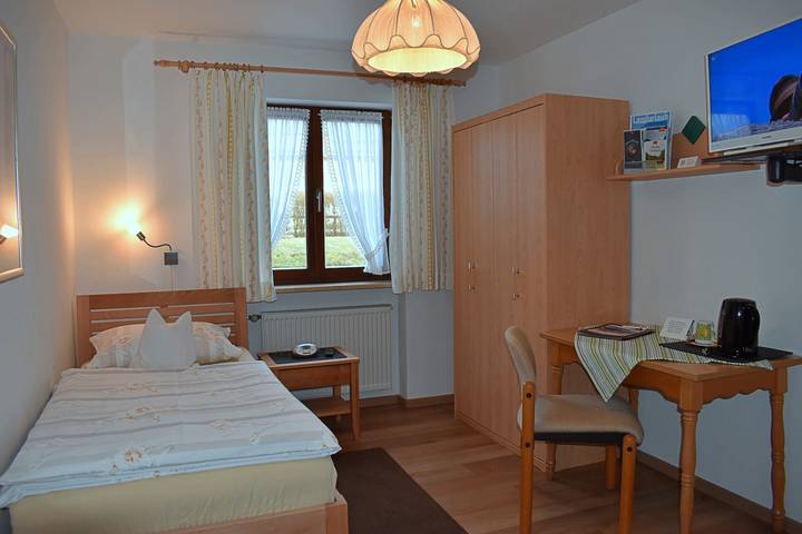 Gästehaus Bergfrieden, Einzelzimmer in Bad Bayersoien, Romantische Straße