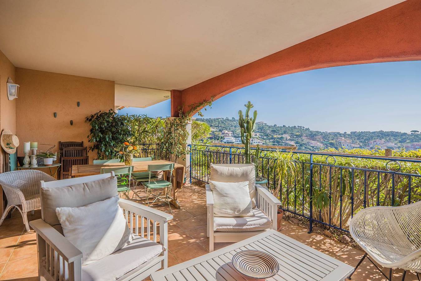 Geheel vakantieappartement, Appartement in een privé residentie met zwembad in Sainte-Maxime, Draguignan en omgeving