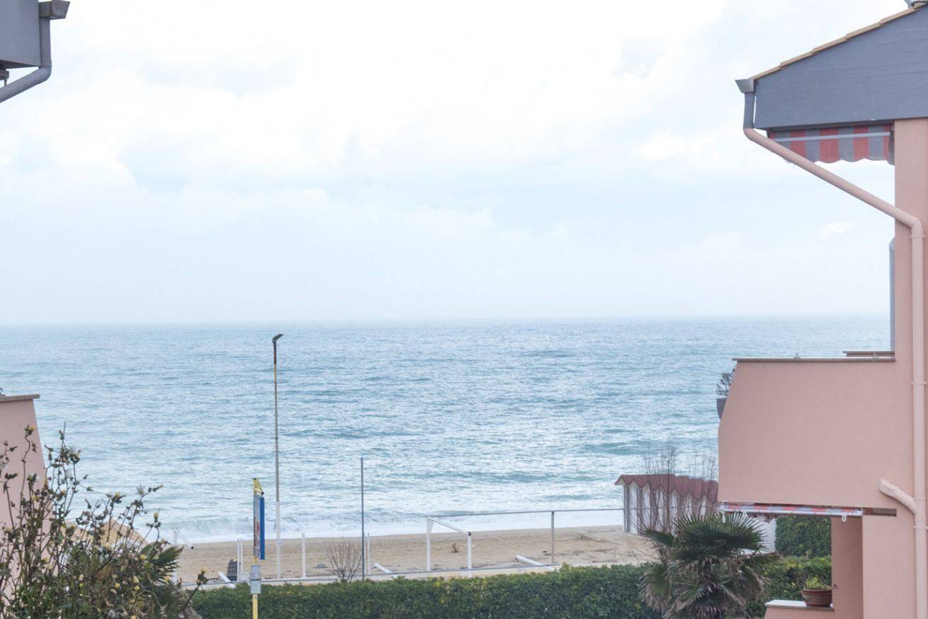 Appartamento intero, M126 - Marcelli, trilocale fronte mare in residence con piscina in Riviera del Conero