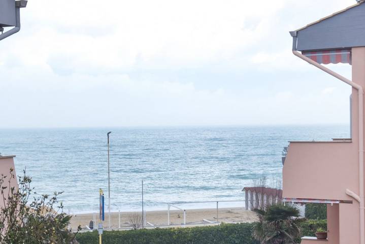 Appartamento per 4 persone, con balcone/terrazza e piscina, con animali domestici in Riviera del Conero