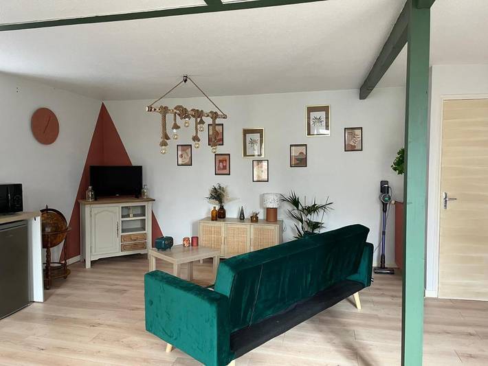 Gîte pour 4 personnes, avec vue et terrasse, adapté aux familles à Allassac