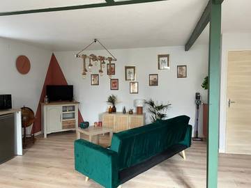 Gîte pour 4 personnes, avec terrasse et vue, adapté aux familles à Allassac